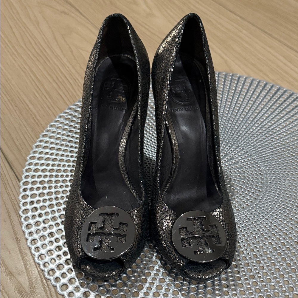 Tory Burch 'Julianne' Peep Toe Wedge Pump-Anthracite-Size 7
